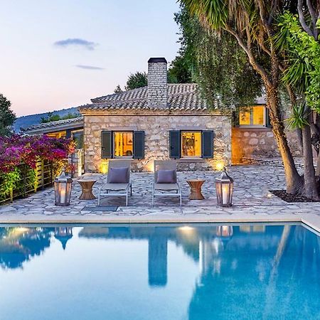 Villa Ioli- Beachfront Luxury Residence Igumeníca Kültér fotó