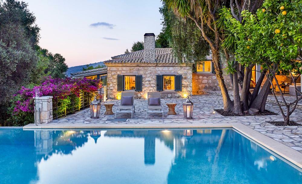 Villa Ioli- Beachfront Luxury Residence Igumeníca Kültér fotó