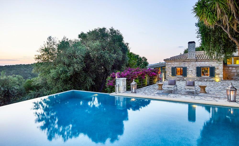 Villa Ioli- Beachfront Luxury Residence Igumeníca Kültér fotó