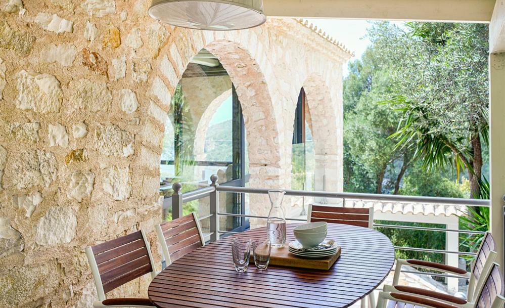 Villa Ioli- Beachfront Luxury Residence Igumeníca Kültér fotó