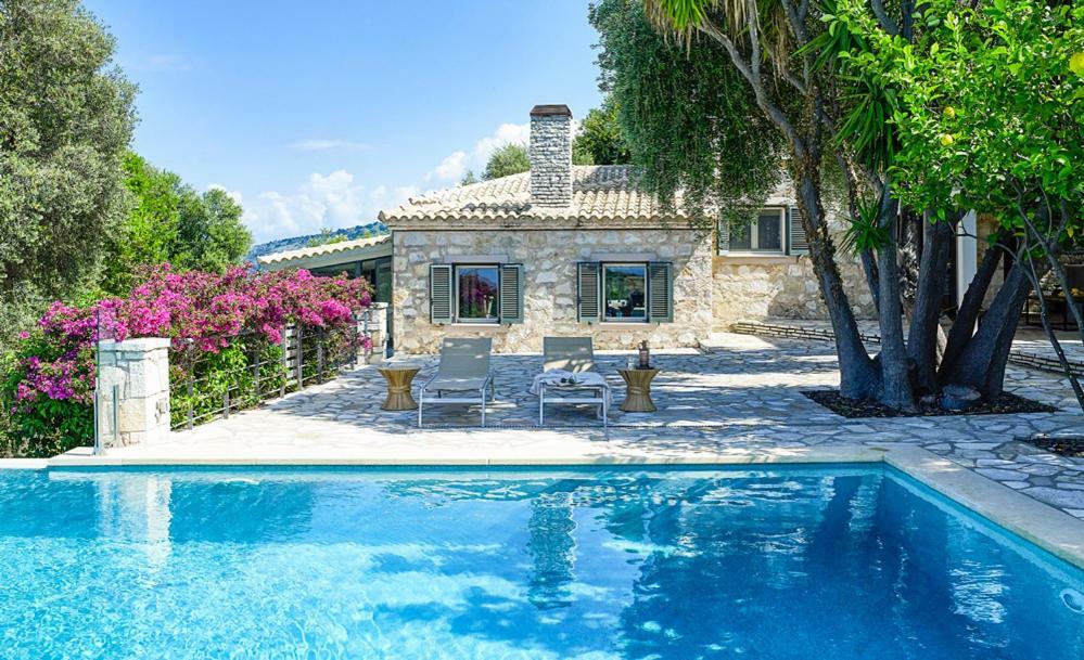 Villa Ioli- Beachfront Luxury Residence Igumeníca Kültér fotó