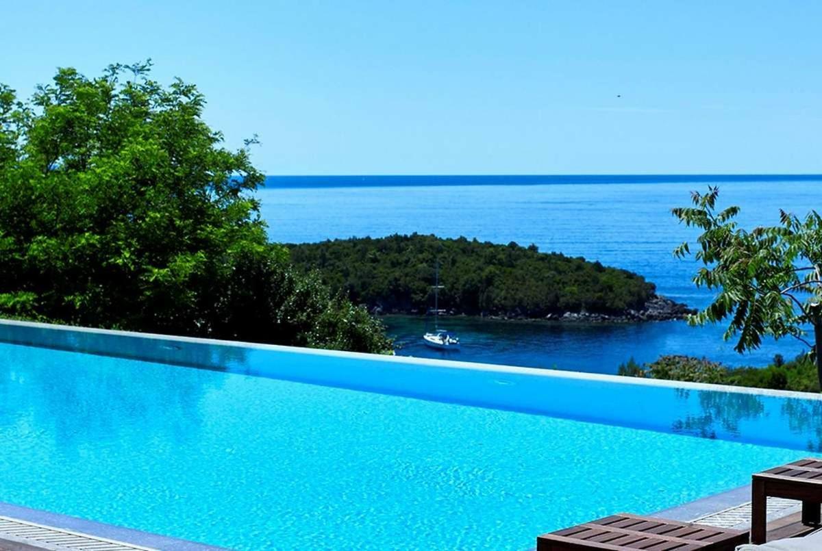 Villa Ioli- Beachfront Luxury Residence Igumeníca Kültér fotó