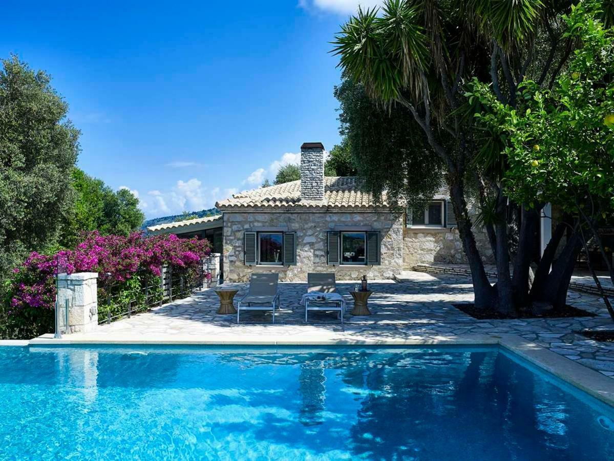 Villa Ioli- Beachfront Luxury Residence Igumeníca Kültér fotó
